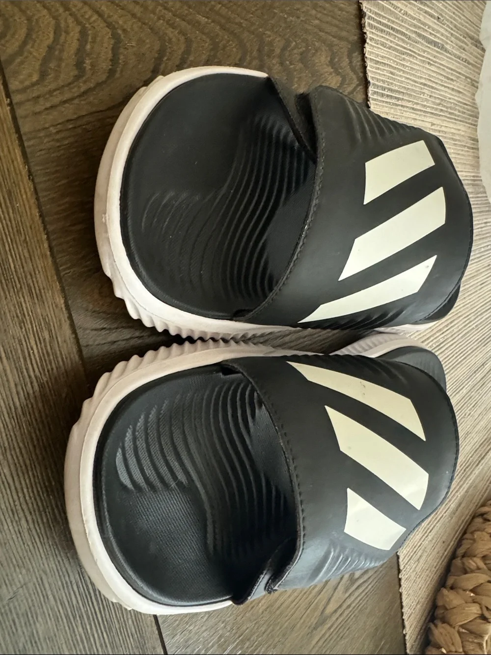 Men’s  Black and White Slide Sandals